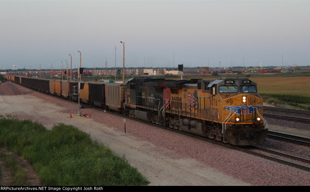 UP 6076 & UP 6156
